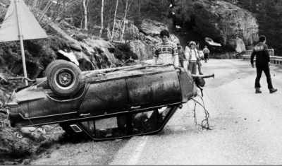 Screenshot 2023-01-09 at 20-56-38 Gråura i Sunndal. Bilulykke. Ford Cortina 1966 mod. TK. 24.04-84. Bildet er fra avisa Tidens Krav sitt arkiv i tidsrommet 1970-1994. Nå i Nordmøre museums fotosamling.png